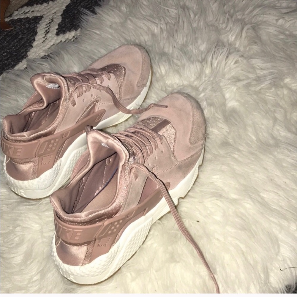 Pink nike huaraches
